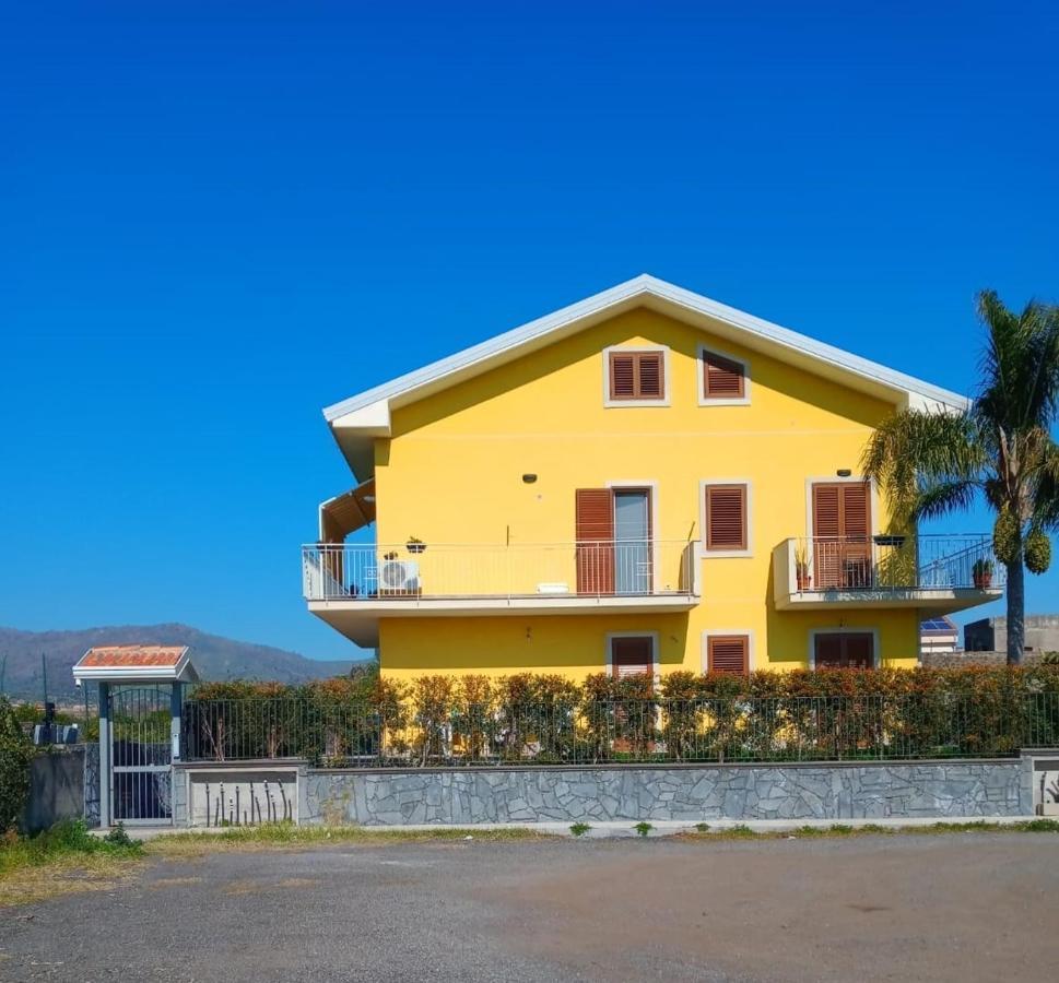 Yellow House Fiumefreddo di Sicilia Exterior foto