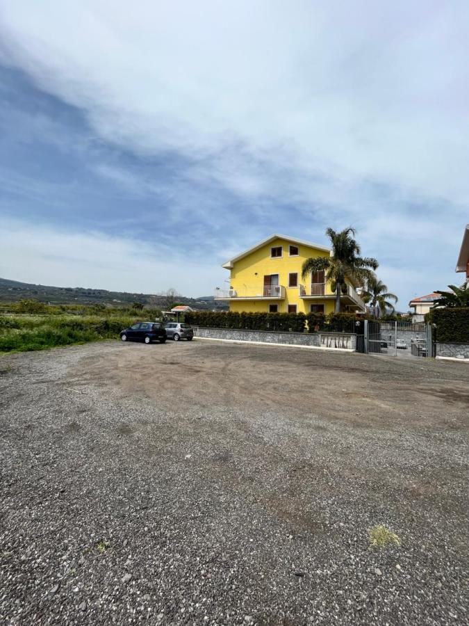 Yellow House Fiumefreddo di Sicilia Exterior foto